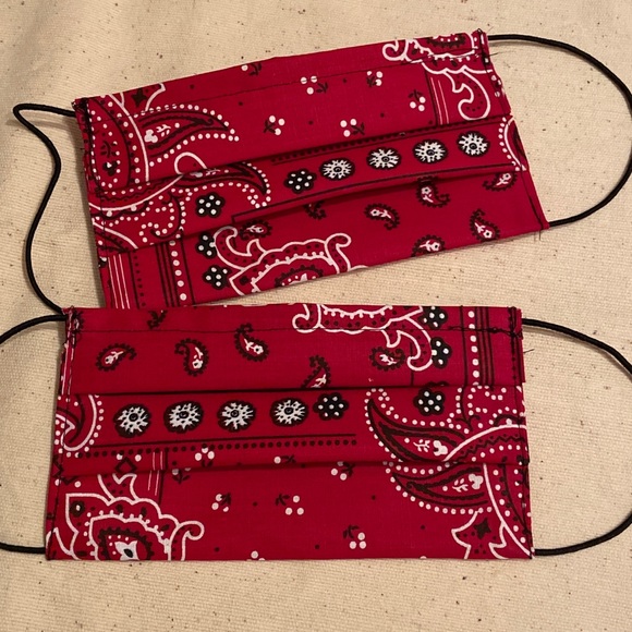 2 face masks - Picture 1 of 1